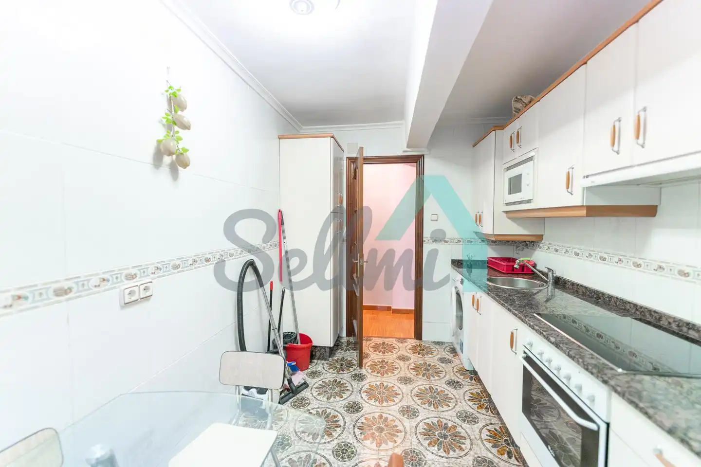 Kitchen of Flat for rent in Avilés  with Terrace and Furnished