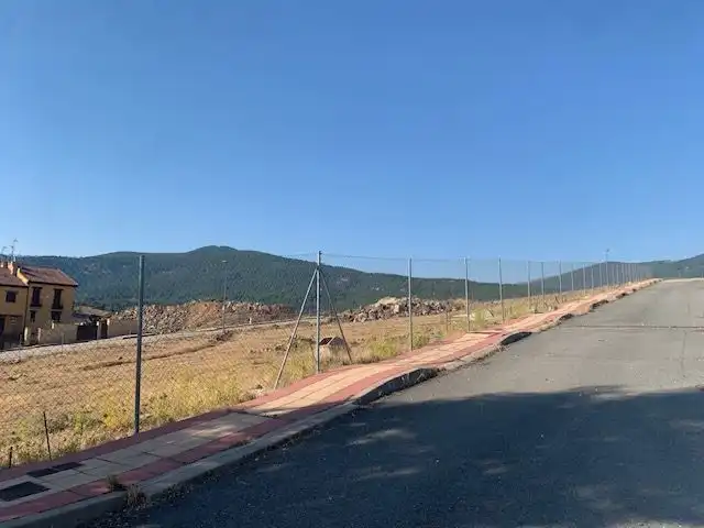 Residential zum Verkauf in PUENTE PASIL, El Tiemblo