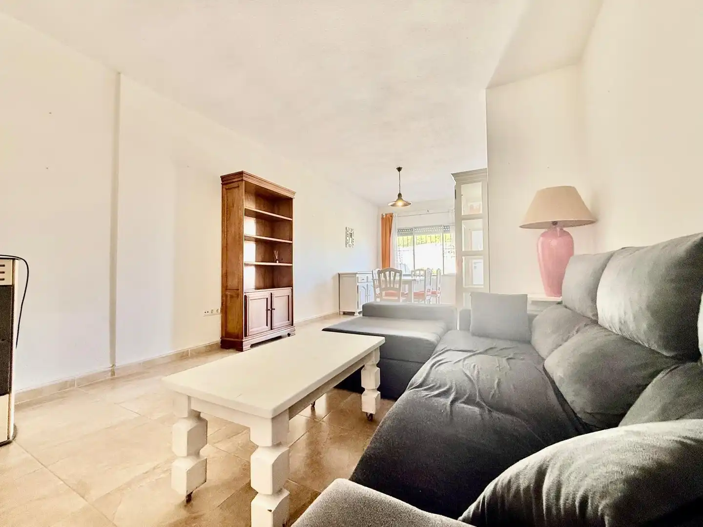 Sala d'estar de Casa o xalet en venda en Orihuela amb Aire condicionat, Jardí privat i Terrassa