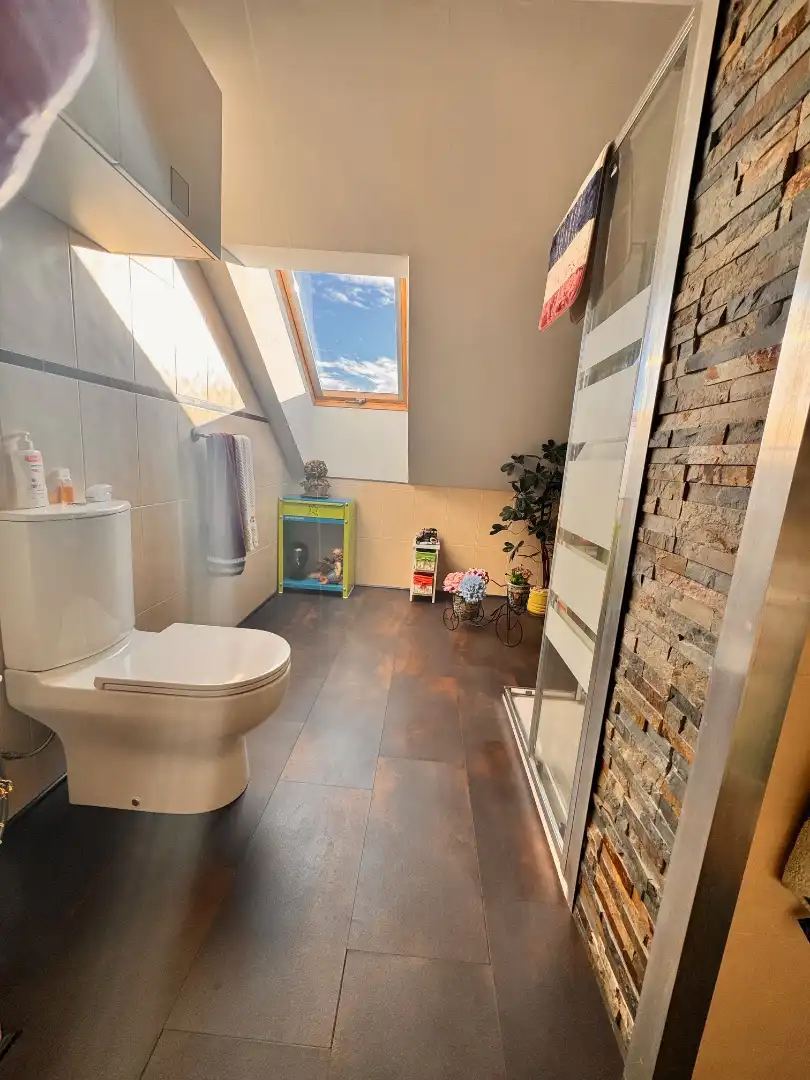 Baño de Apartamento en venta en Sabiñánigo con Calefacción, Terraza y Trastero