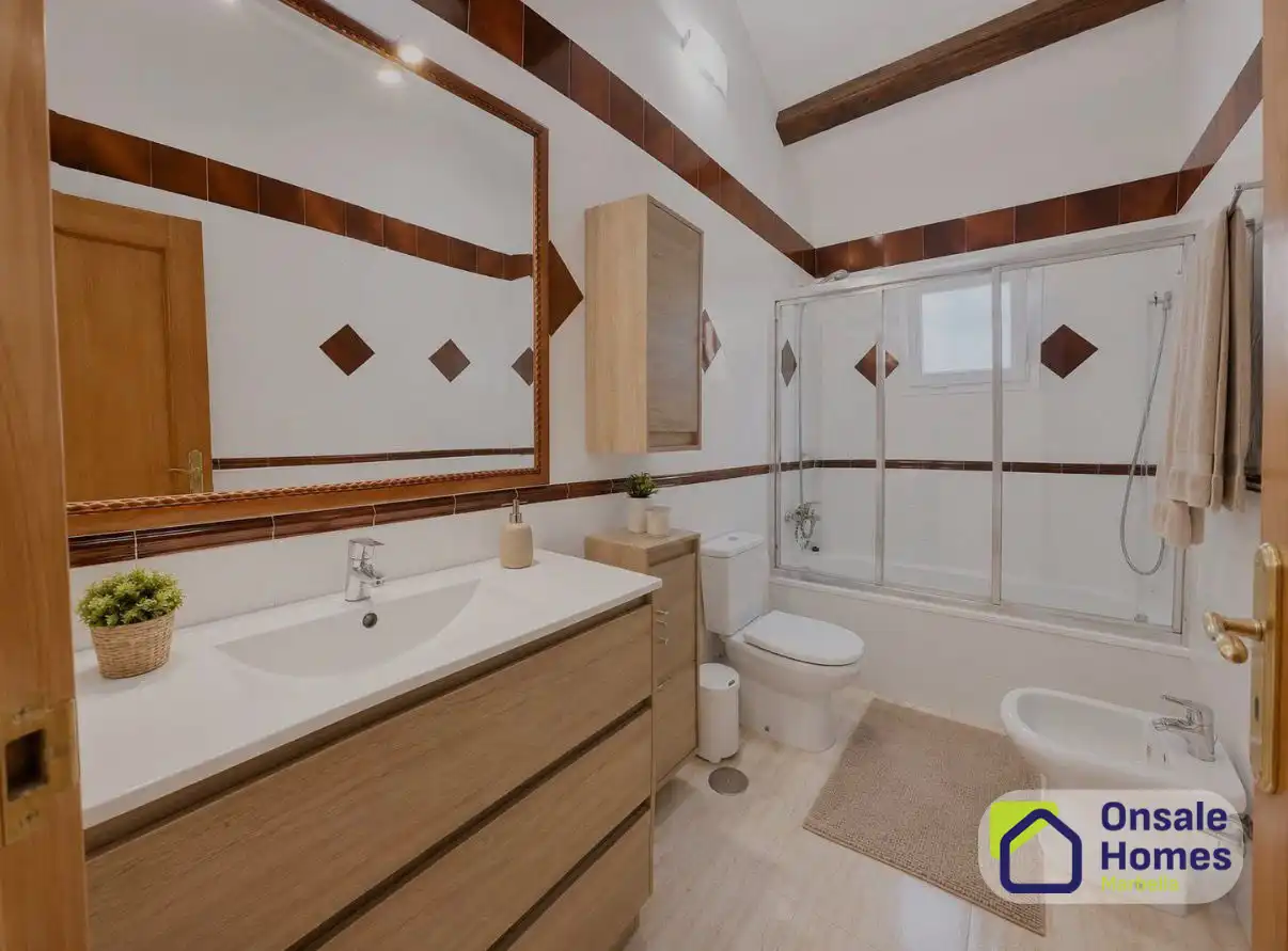 Bathroom of Detached homes for sale in Fuengirola  with Air Conditioner, Terrace and Balcony