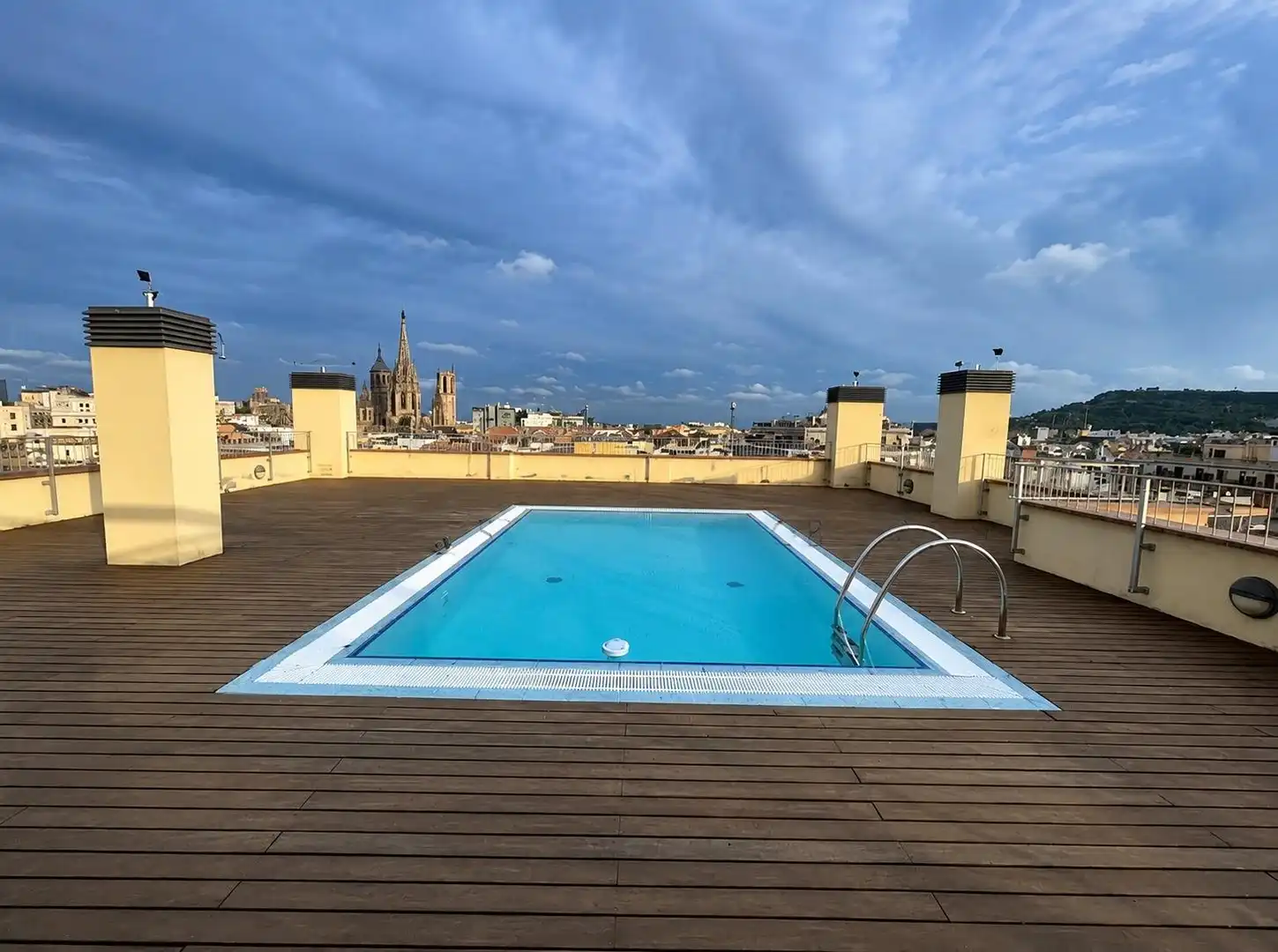 Piscina de Piso en venta en Barcelona con Piscina comunitaria