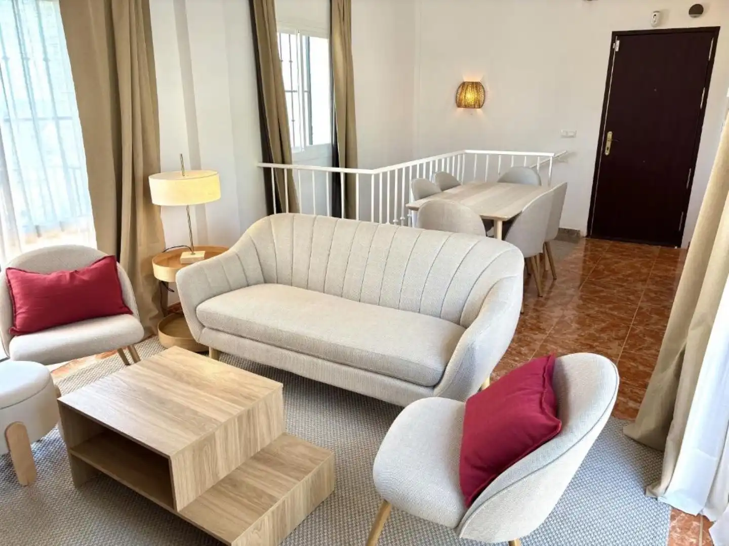 Sala d'estar de Casa adosada en venda en Nerja amb Terrassa i Piscina