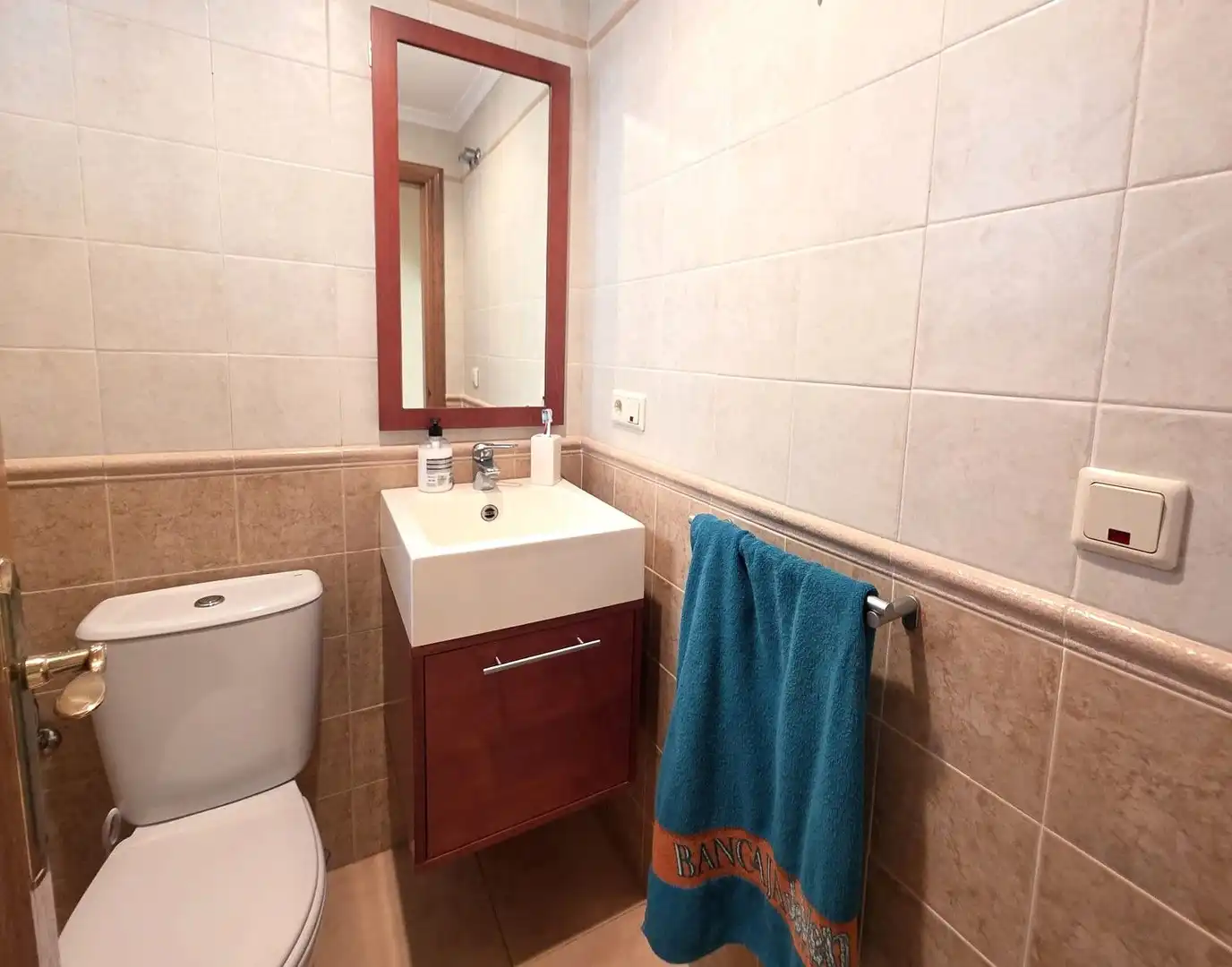 Badezimmer von Einfamilien-Reihenhaus zum Verkauf in Santa Pola mit Klimaanlage, Terrasse und Möbliert