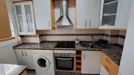 Cuina de Apartament de lloguer en Benalmádena amb Aire condicionat, Terrassa i Moblat