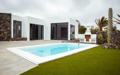 Piscina de Casa o xalet en venda en San Bartolomé