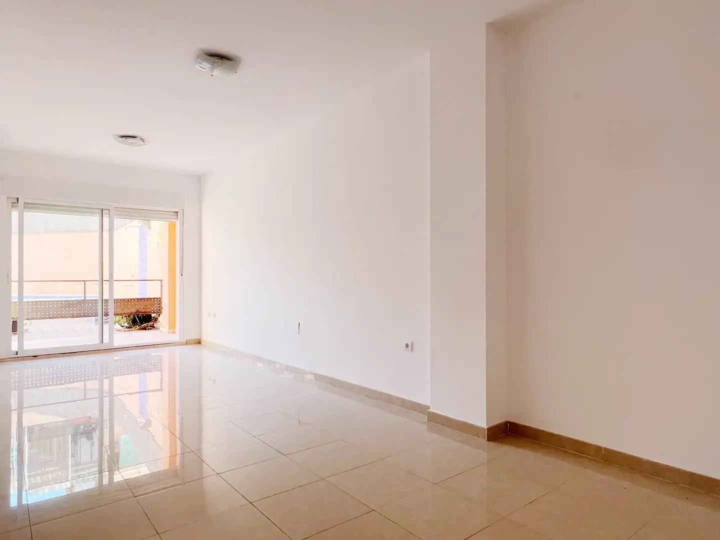 Wohnung zum Verkauf in Náquera mit Klimaanlage, Heizung und Terrasse