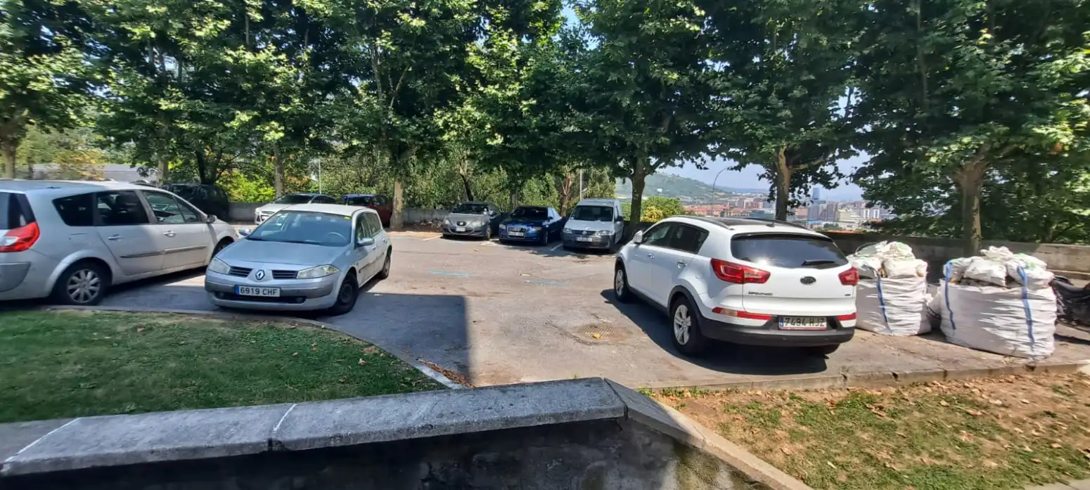 Aparcament de Pis en venda en Barakaldo  amb Calefacció i Parquet