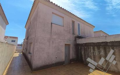 Vista exterior de Casa o xalet en venda en Vinaròs amb Aire condicionat, Terrassa i Piscina