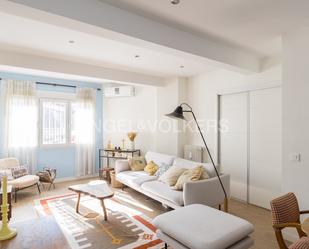 Sala d'estar de Apartament de lloguer en  Madrid Capital amb Calefacció