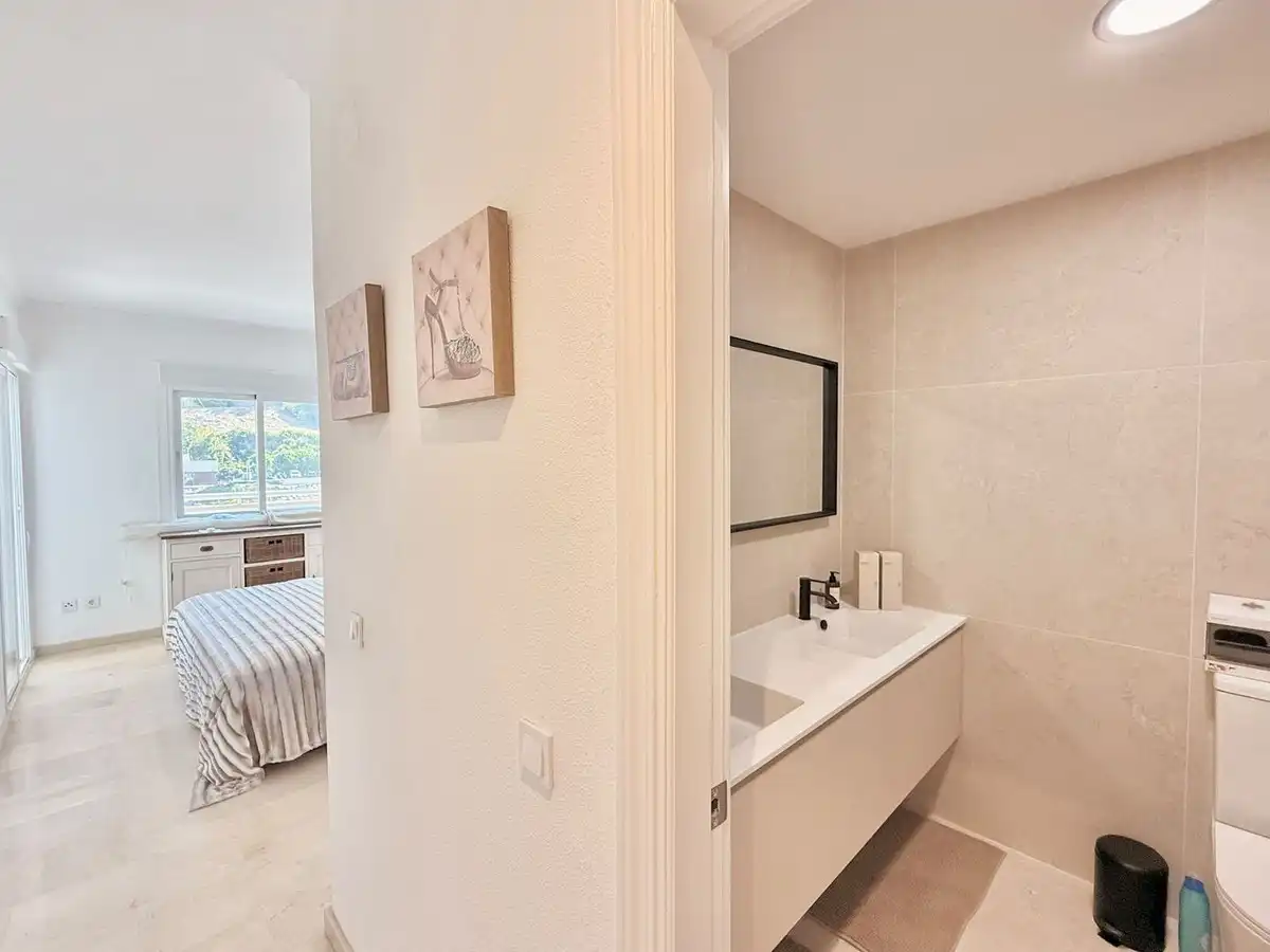 Baño de Apartamento en venta en Fuengirola con Aire acondicionado, Calefacción y Terraza