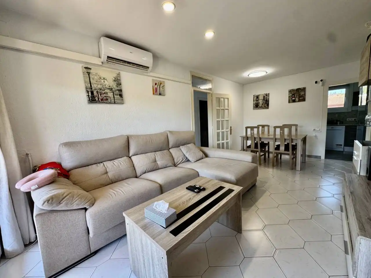 Living room of Flat for sale in La Roca del Vallès  with Air Conditioner, Heating and Terrace
