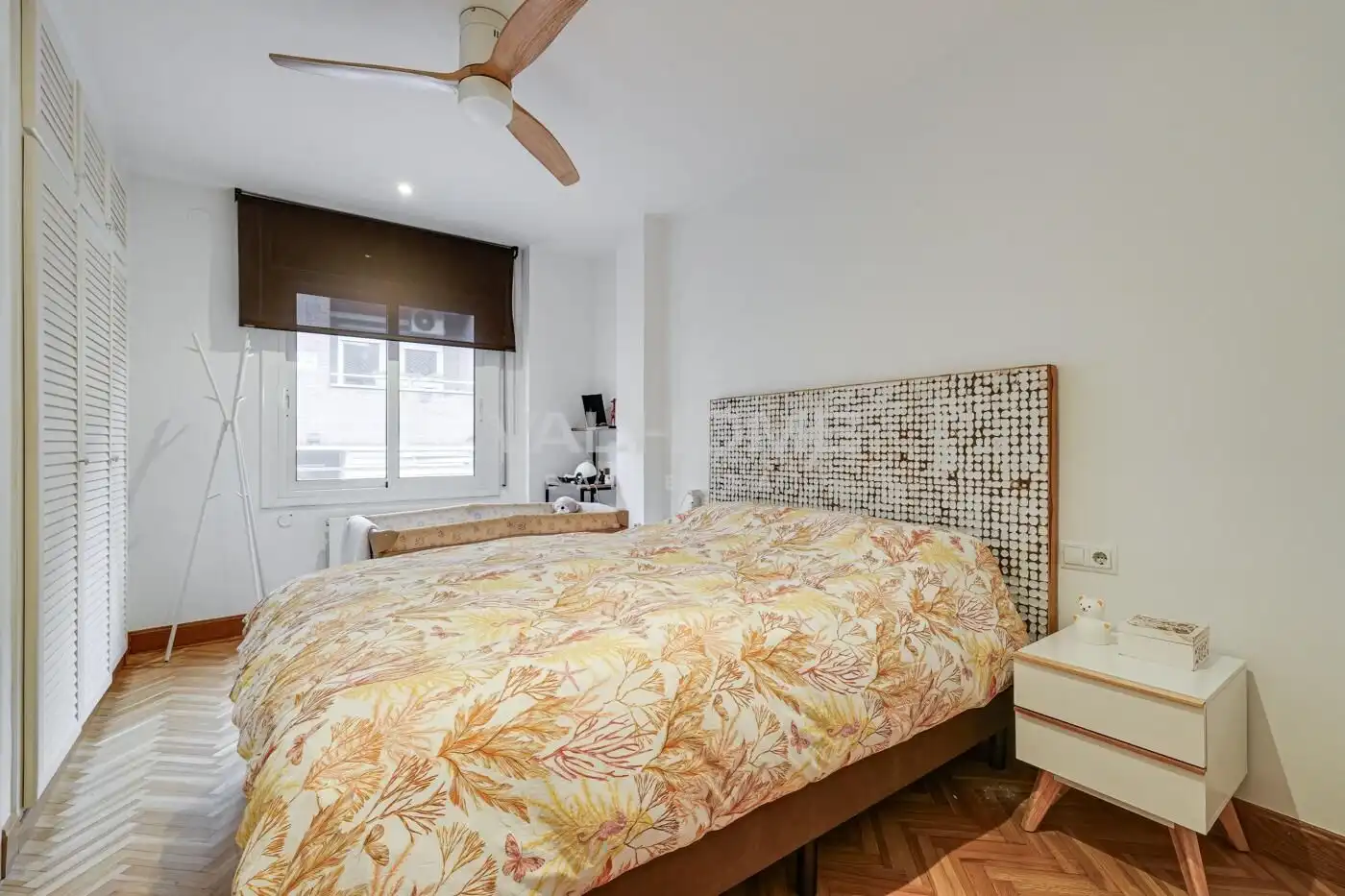 Schlafzimmer von Einfamilien-Reihenhaus zum Verkauf in Sant Cugat del Vallès mit Heizung, Privatgarten und Parkett