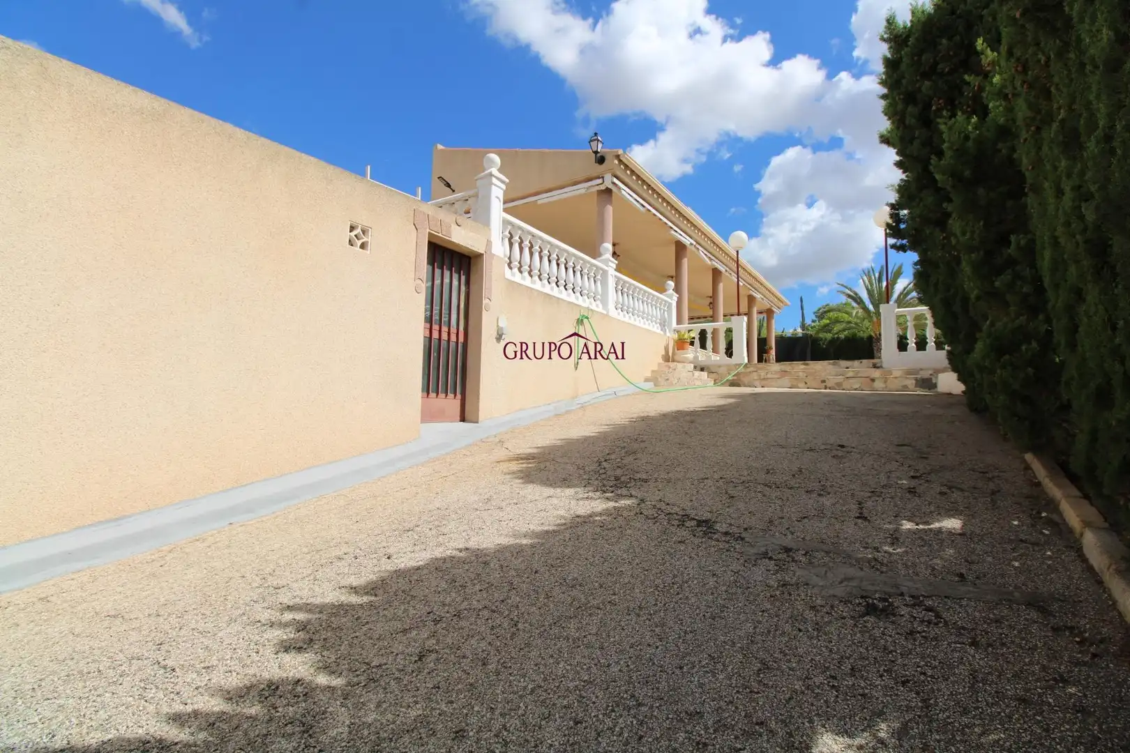 Vista exterior de Casa o xalet en venda en Alicante / Alacant amb Aire condicionat, Calefacció i Jardí privat