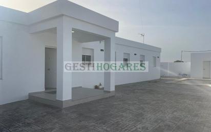 Exterior view of House or chalet for sale in Chiclana de la Frontera