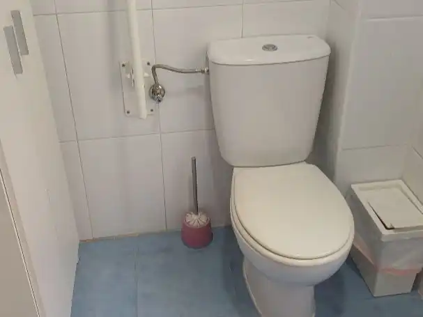 Badezimmer von Büro zur Miete in Burgos mit Heizung, Internet und Alarm
