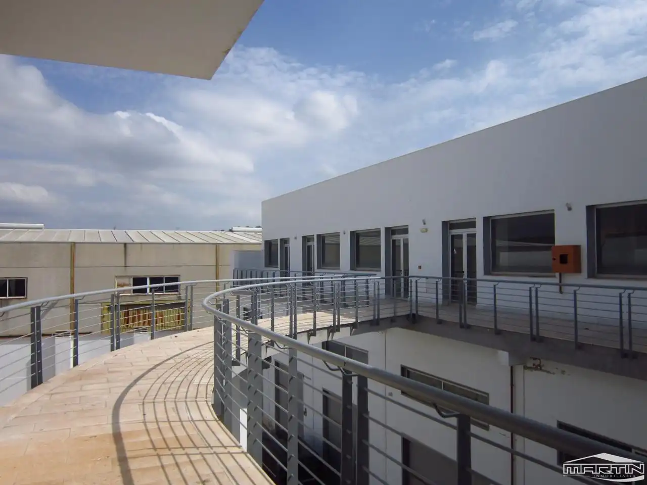 Vista exterior de Oficina de lloguer en Lucena