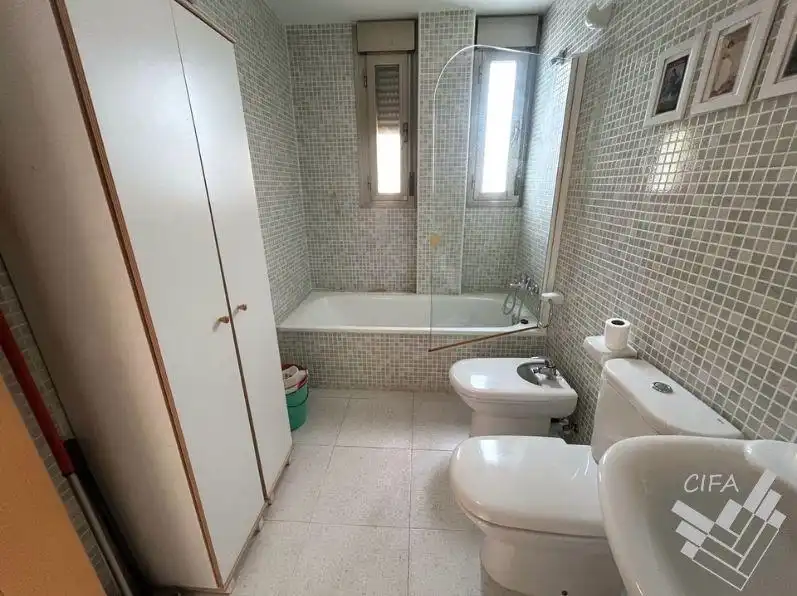 Bathroom of Flat for sale in Vinaròs  with Air Conditioner, Terrace and Furnished