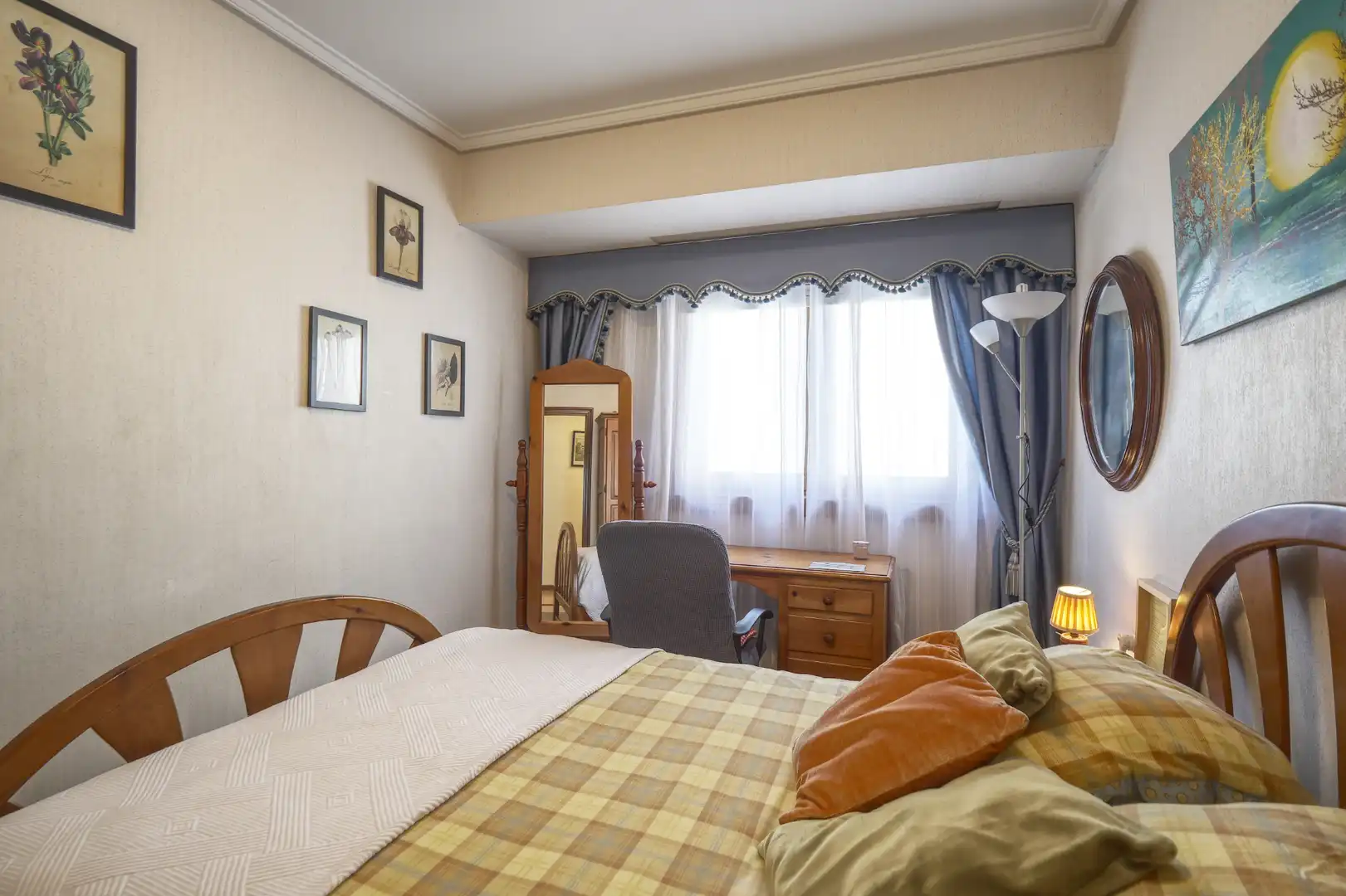 Habitación de Piso en venta en A Coruña Capital  con Calefacción, Parquet y Amueblado