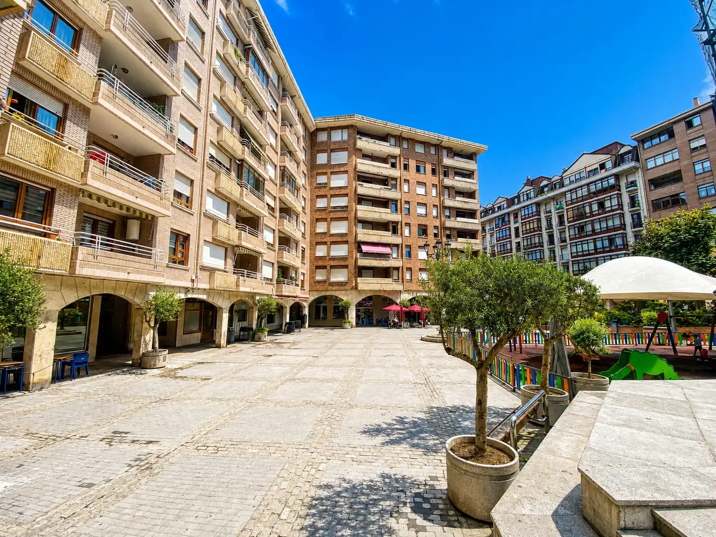 Außenansicht von Wohnung zum Verkauf in Castro-Urdiales mit Heizung, Parkett und Terrasse