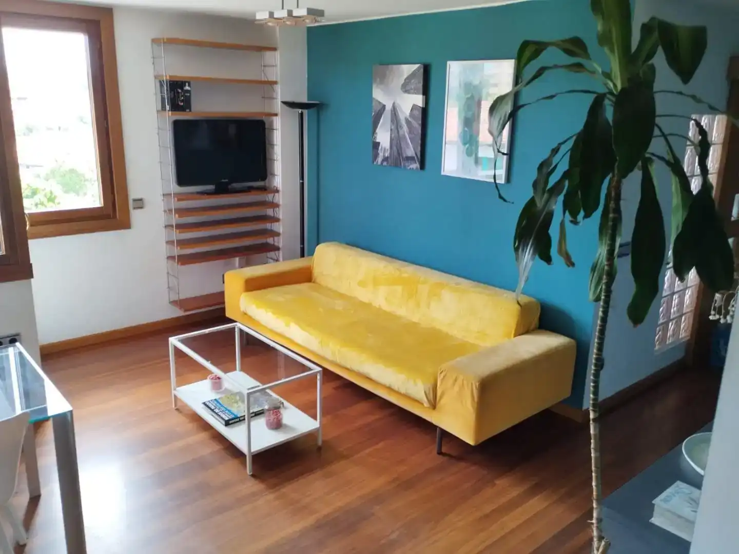 Sala d'estar de Dúplex de lloguer en Gijón  amb Jardí privat, Parquet i Traster
