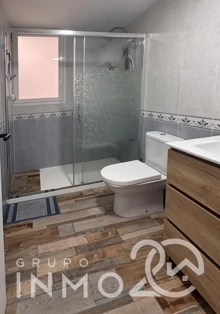 Bathroom of Flat for sale in Plaza Xúquer