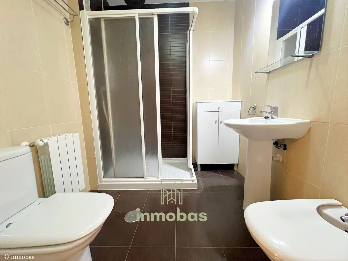 Badezimmer von Wohnungen zum Verkauf in Badajoz mit Klimaanlage und Heizung