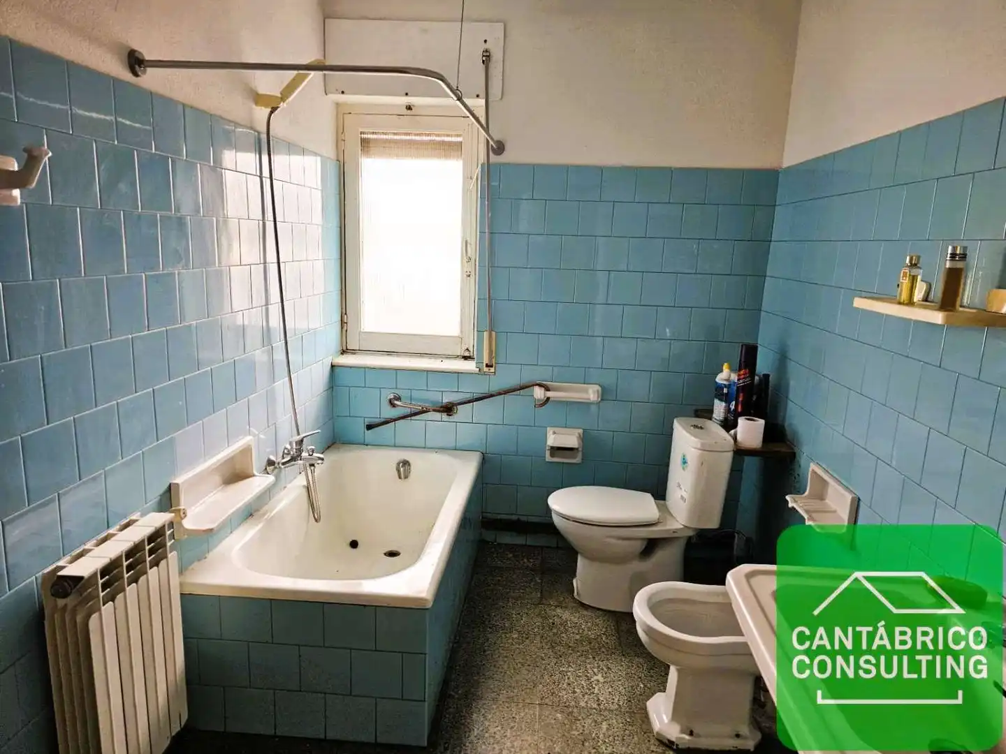 Bany de Casa o xalet en venda en Navia amb Calefacció