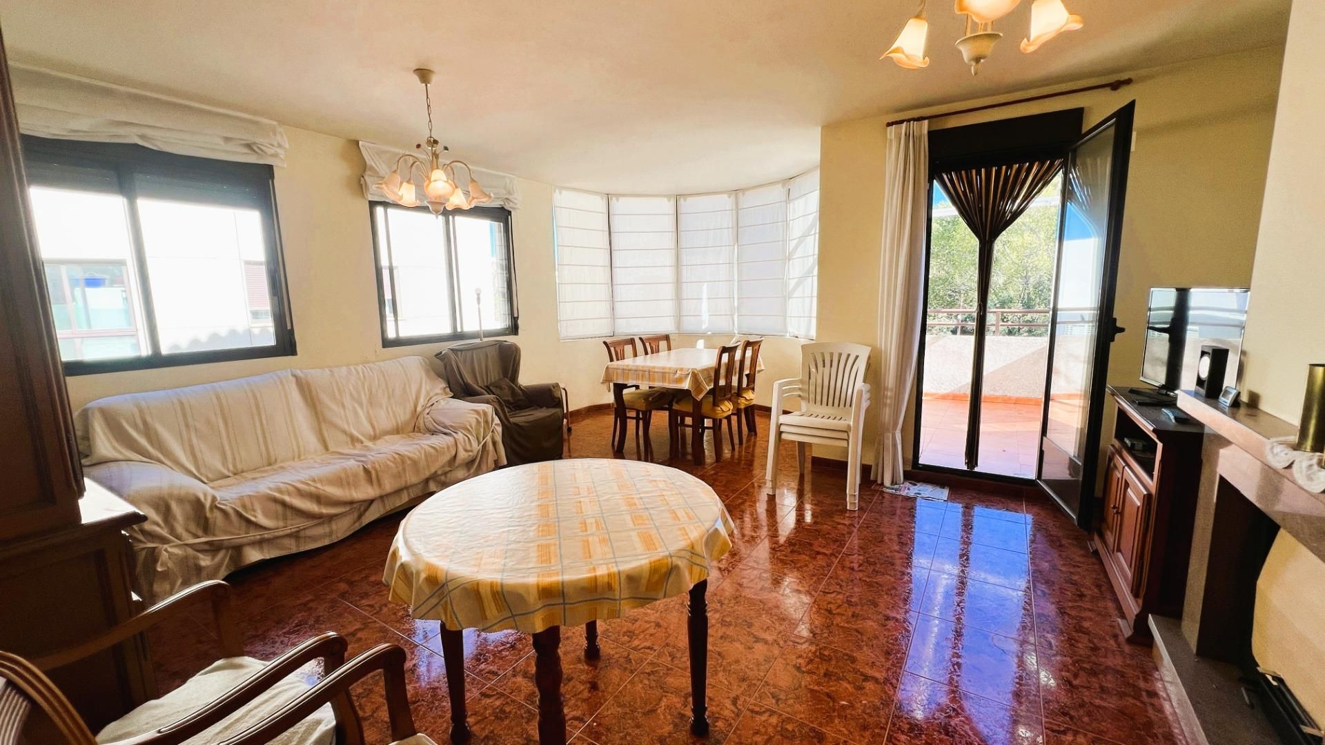 Sala d'estar de Casa adosada en venda en La Pobla de Tornesa amb Jardí privat, Terrassa i Traster