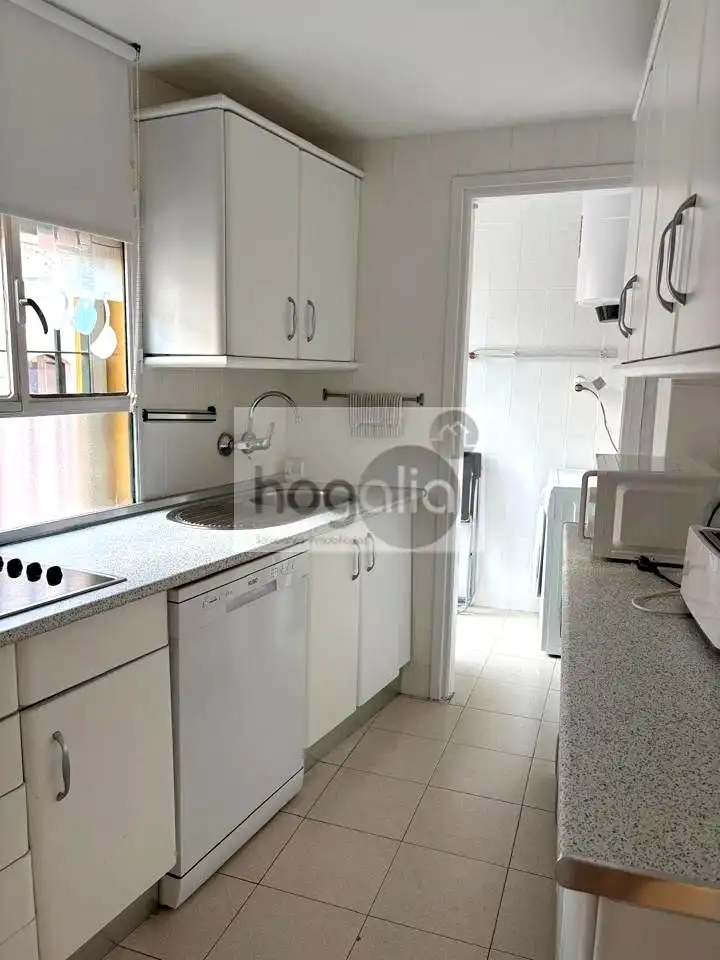 Kitchen of Flat for rent in Sevilla  with Air Conditioner, Furnished and Balcony