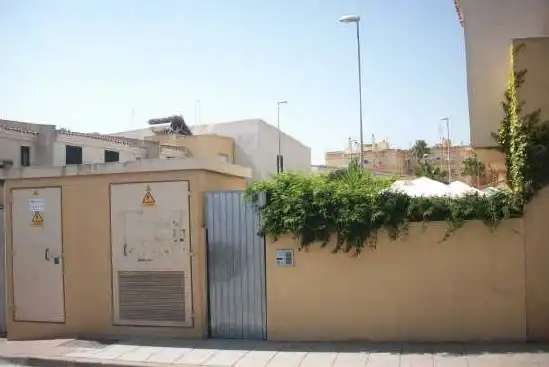 Casa adosada en venta en C/ Infante Don Alfonso de Orleans Borbón , Ayuntamiento - Barrio Alto