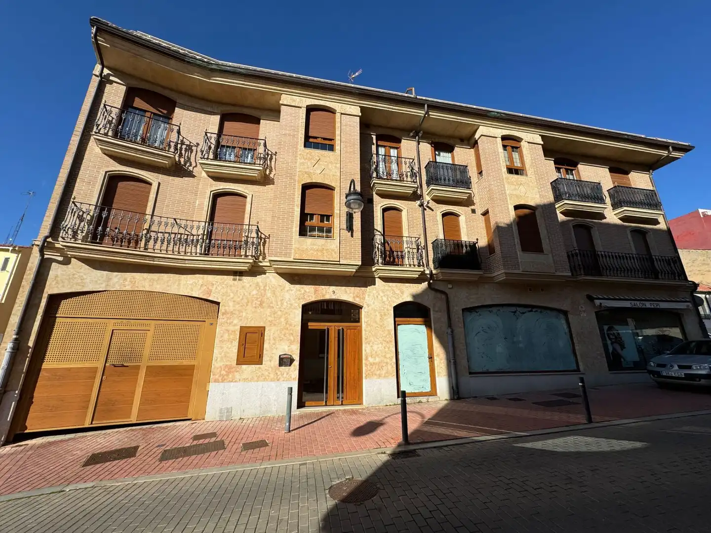 Vista exterior de Piso en venta en Benavente con Calefacción y Trastero