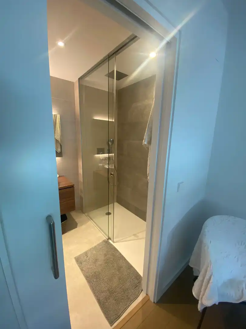 Baño de Apartamento de alquiler en Salou con Aire acondicionado, Calefacción y Parquet