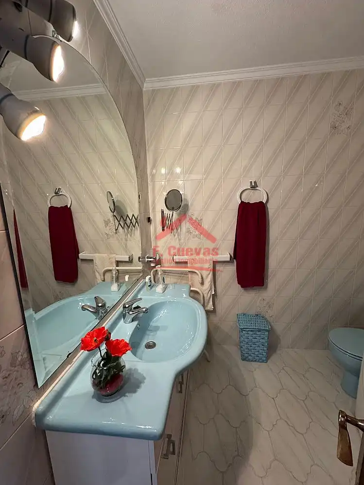 Baño de Apartamento en venta en Algarrobo con Aire acondicionado, Calefacción y Jardín privado