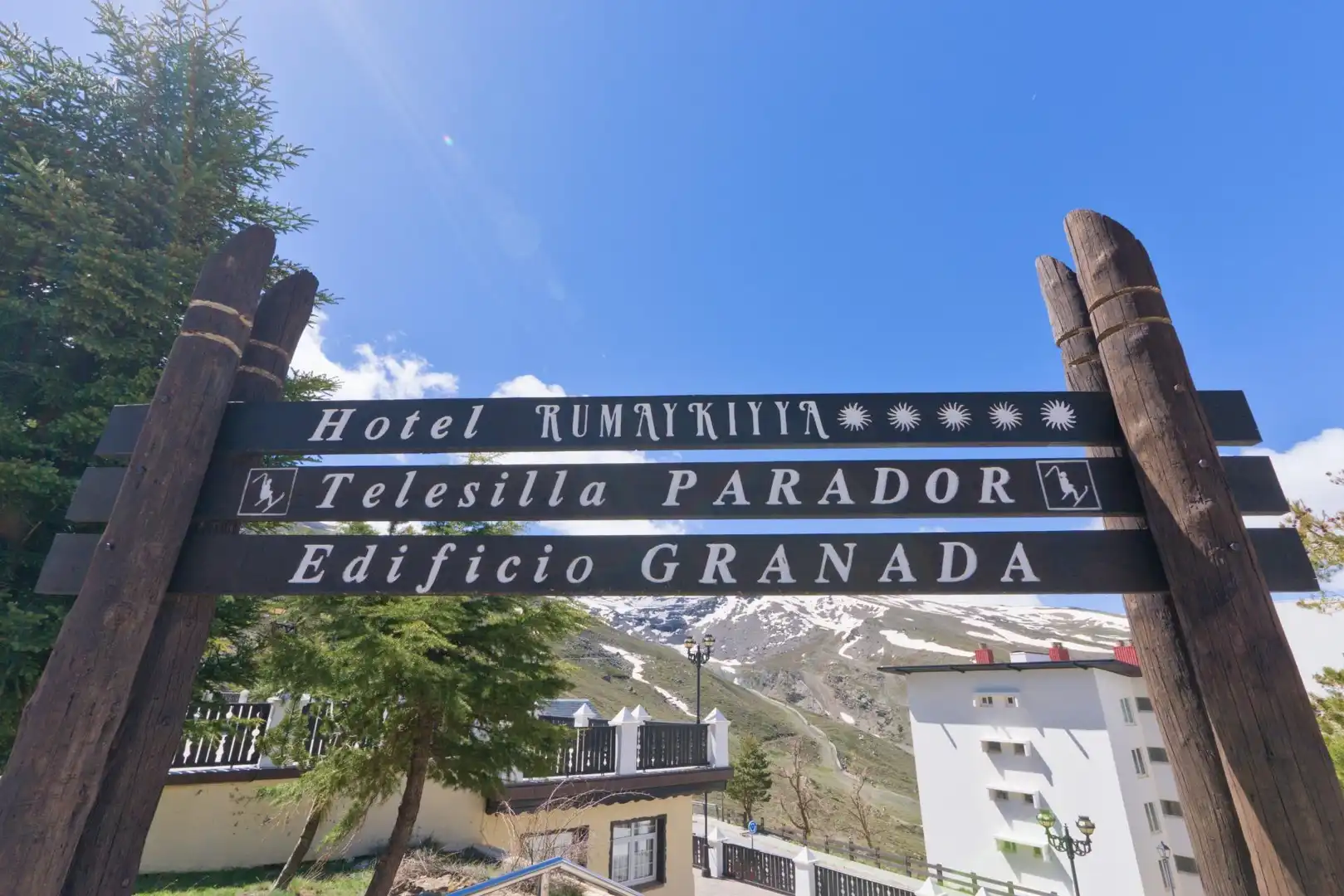 Vista exterior de Apartamento en venta en Sierra Nevada con Terraza, Trastero y Amueblado