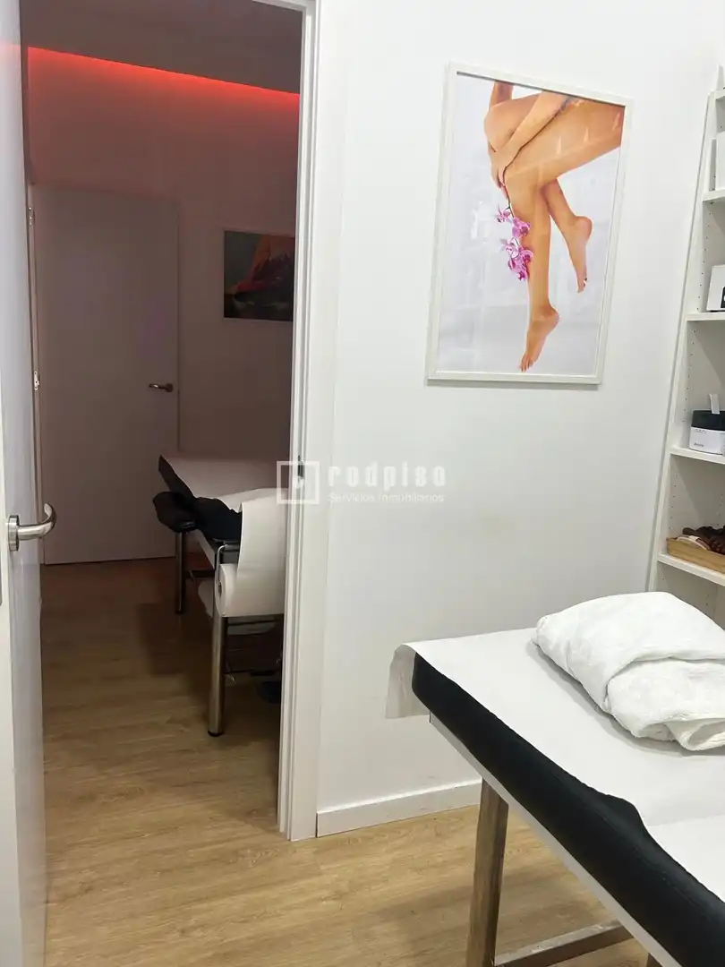 Schlafzimmer von Geschaftsraum zur Miete in Benalmádena mit Klimaanlage