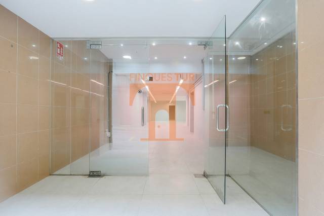 Local comercial en Alquiler en Calle MOSSEN JACINT VERDAGUER en Centre - Nucli Antic