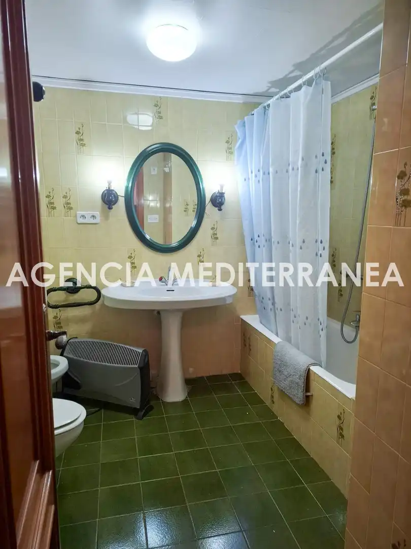 Bany de Pis en venda en Oliva amb Traster i Balcó
