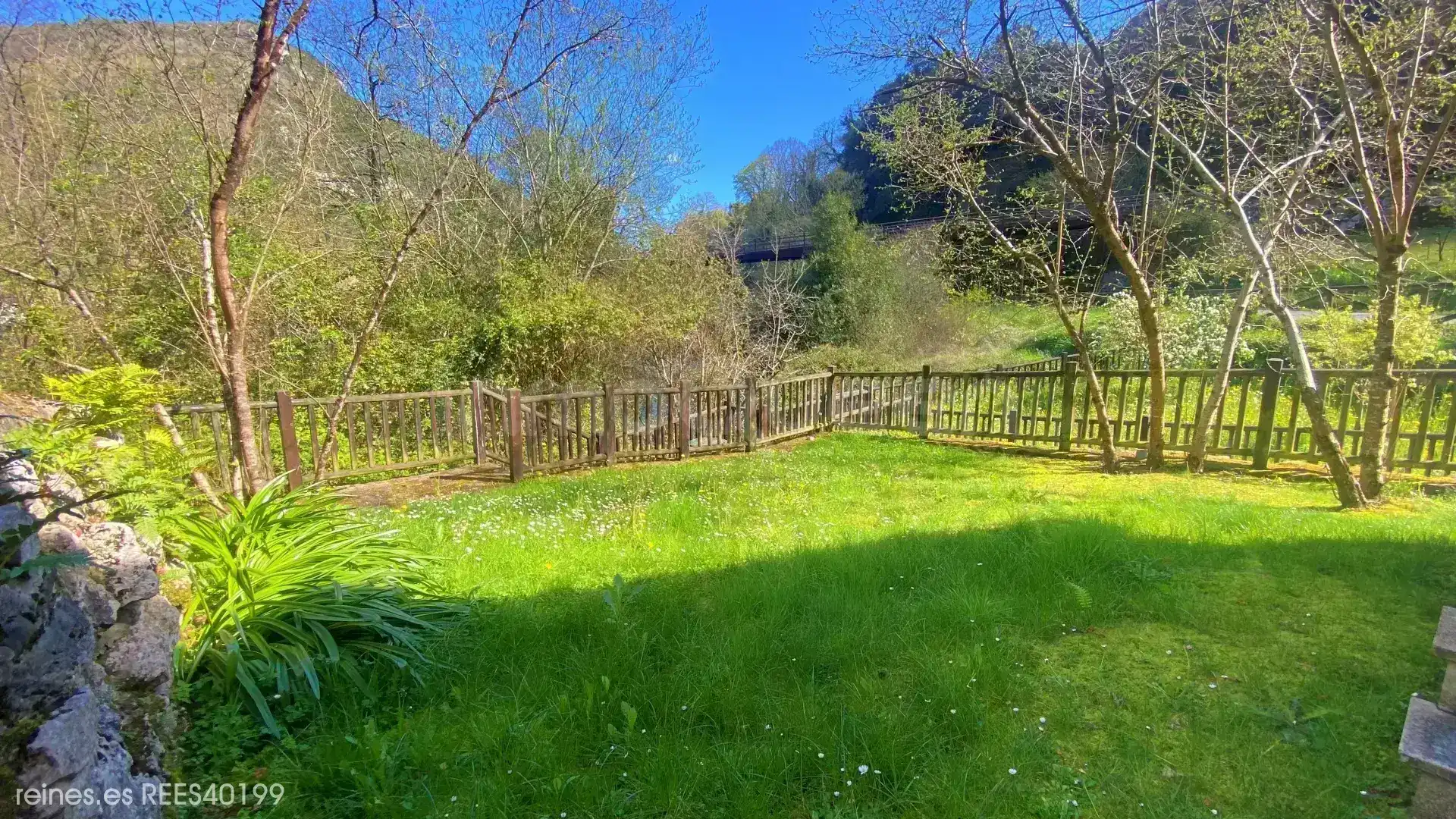 Jardí de Casa o xalet en venda en Santo Adriano amb Calefacció, Jardí privat i Terrassa