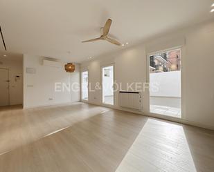 Sala d'estar de Apartament de lloguer en  Madrid Capital amb Aire condicionat, Calefacció i Parquet