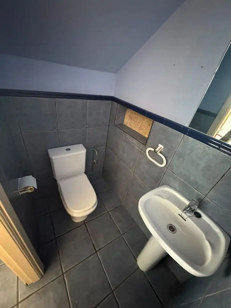 Badezimmer von Geschaftsraum zur Miete in Cangas 