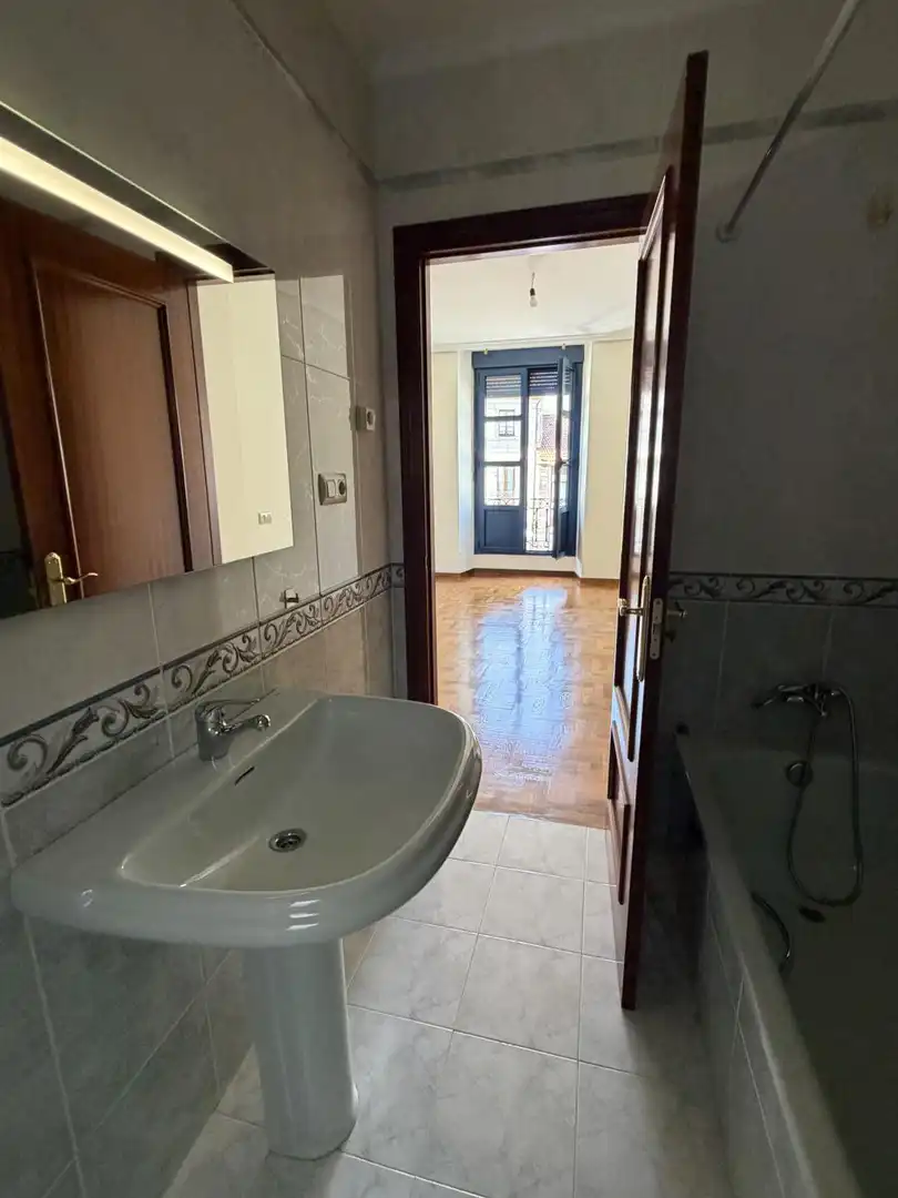 Piso de alquiler en Grado