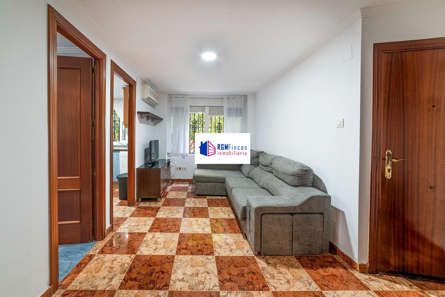 Living room of Flat for sale in  Sevilla Capital