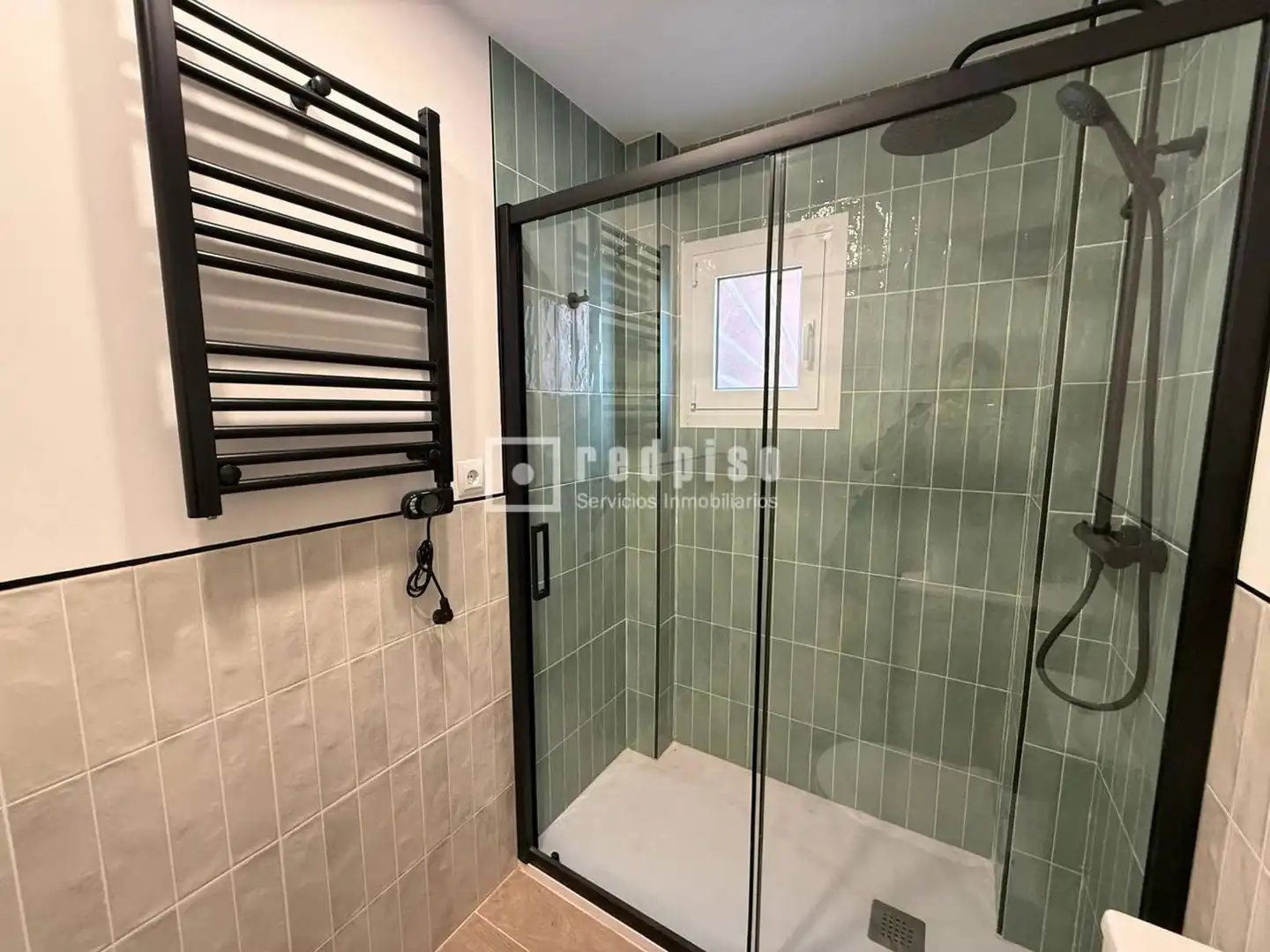 Badezimmer von Wohnung zum Verkauf in Madrid mit Klimaanlage und Heizung