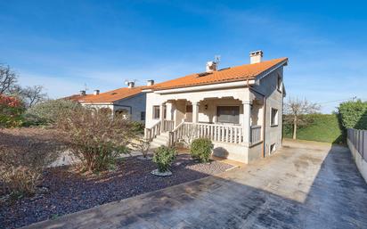 Vista exterior de Casa o xalet en venda en O Pereiro de Aguiar  amb Jardí privat