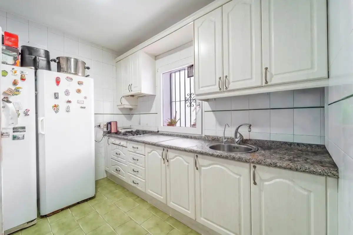 Küche von Maisonette zum Verkauf in Málaga mit Klimaanlage, Heizung und Privatgarten