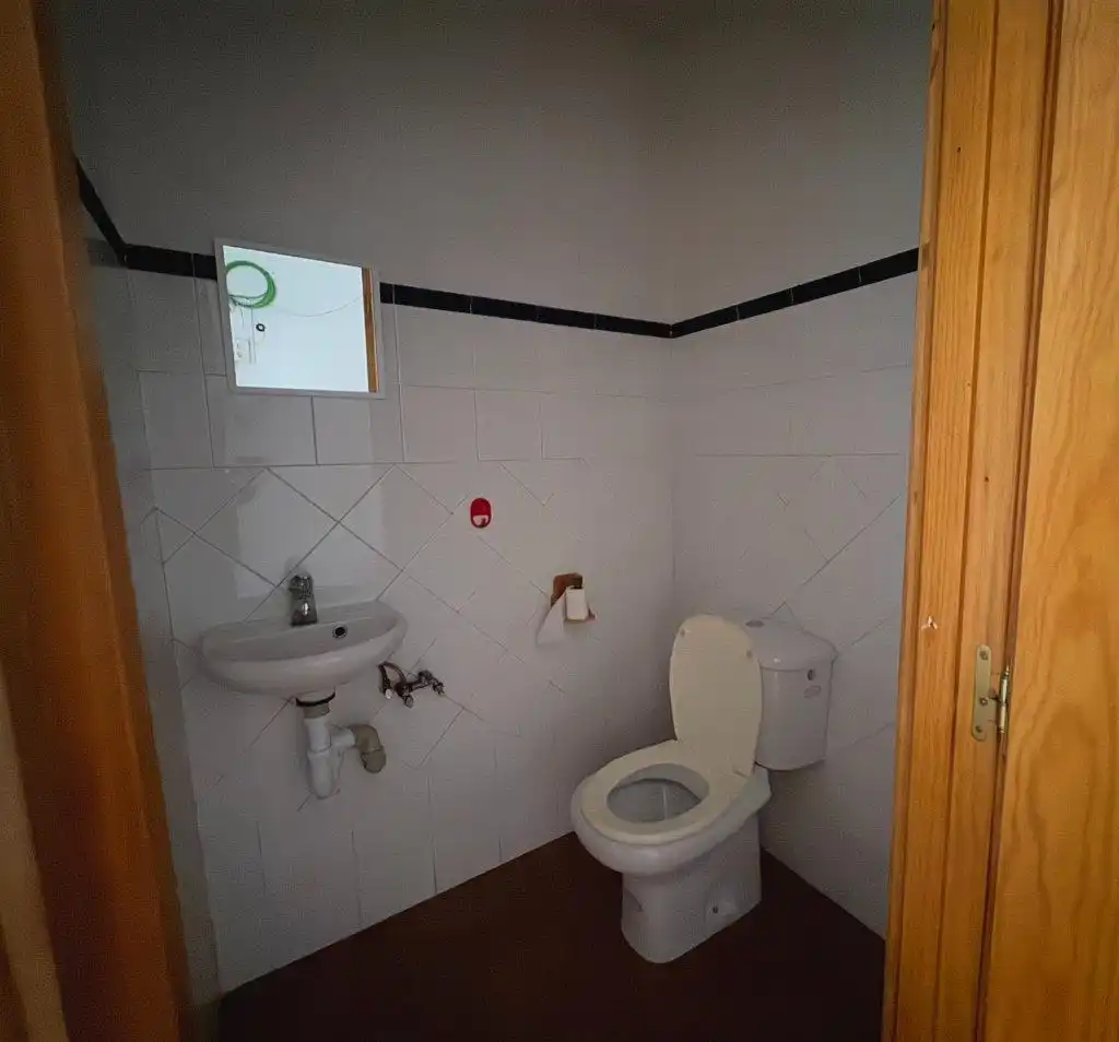 Bathroom of Commercial properties for rent in Los Corrales de Buelna 