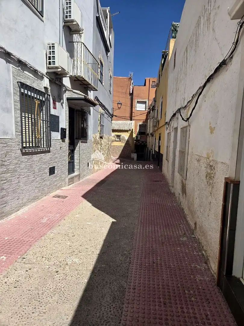 Vista exterior de Casa adosada en venda en Jaén amb Aire condicionat, Terrassa i Moblat
