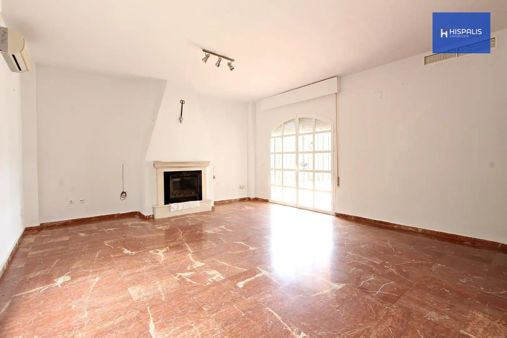 Sala de estar de Casa o chalet en venta en Almensilla con Aire acondicionado, Trastero y Piscina