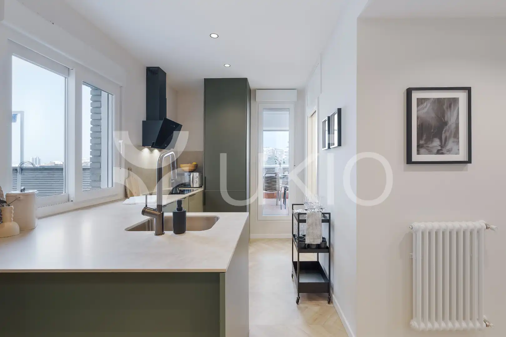 Cuina de Apartament de lloguer en Madrid amb Aire condicionat, Calefacció i Moblat